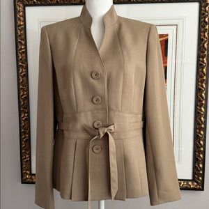 Le Suit Tan Paisley Lined Blazer - new but without tags. Never worn or altered.